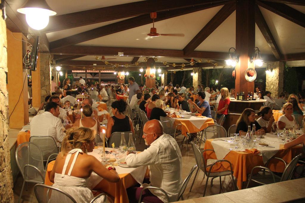 Villaggio Piscina Rei Monte Nai Ngoại thất bức ảnh